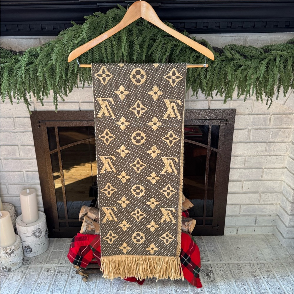 Louis Vuitton Logomania Scarf